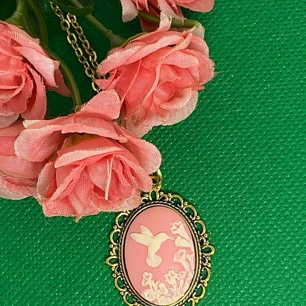 Fall Hummingbird NecklaceFlowers White Pink Cameo